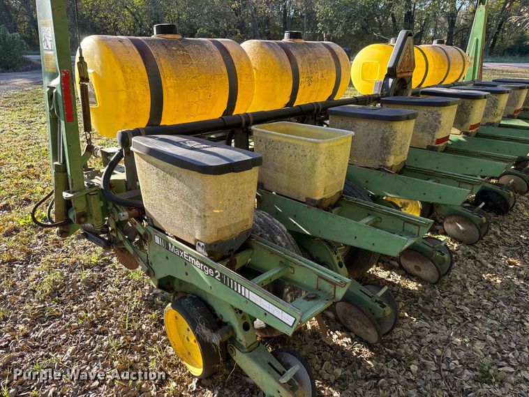 image for item NA9826 John Deere 7200 Max Emerge 2 no-till planter