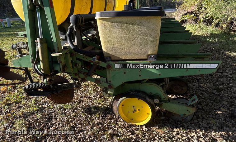 image for item NA9826 John Deere 7200 Max Emerge 2 no-till planter