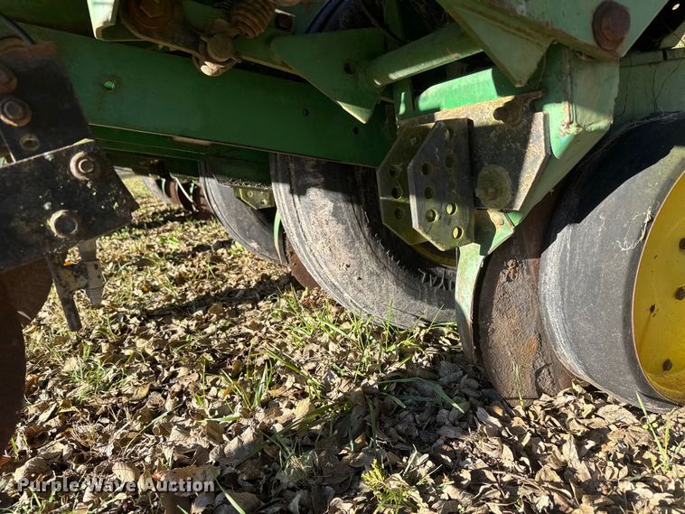 image for item NA9826 John Deere 7200 Max Emerge 2 no-till planter