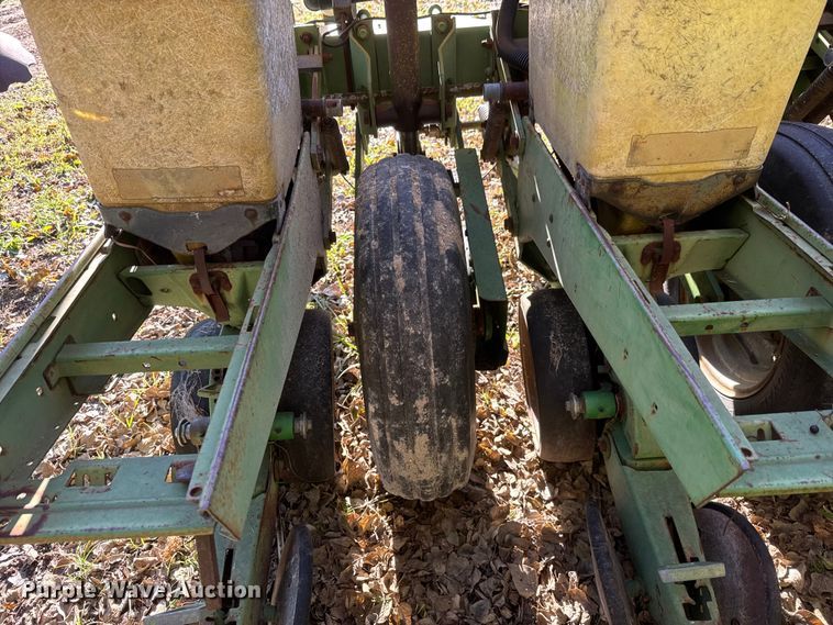 image for item NA9826 John Deere 7200 Max Emerge 2 no-till planter