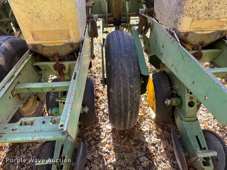 image for item NA9826 John Deere 7200 Max Emerge 2 no-till planter