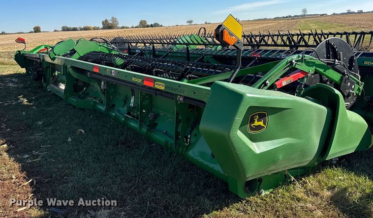 image for item YA1348 2022 John Deere RD40F Hydraflex flex draper head