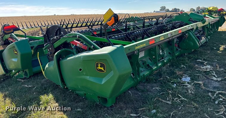 image for item YA1348 2022 John Deere RD40F Hydraflex flex draper head