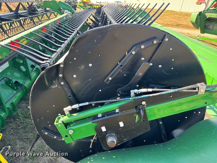 image for item YA1348 2022 John Deere RD40F Hydraflex flex draper head