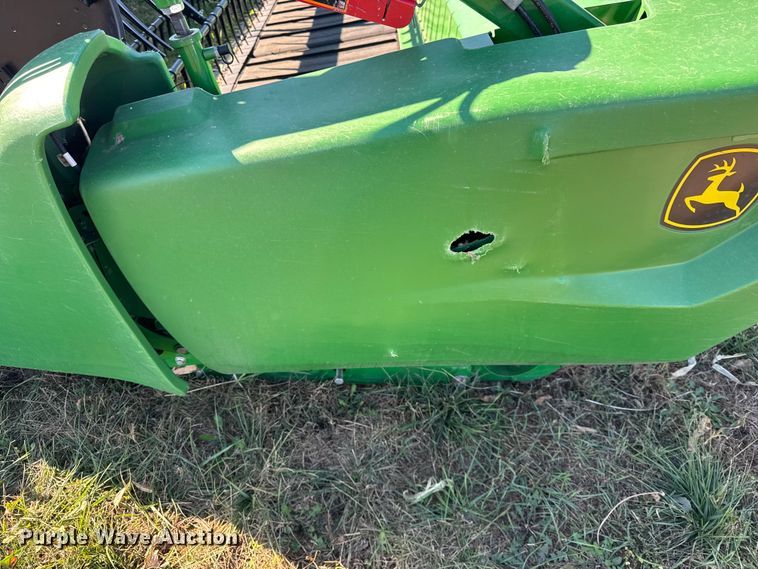 image for item YA1348 2022 John Deere RD40F Hydraflex flex draper head