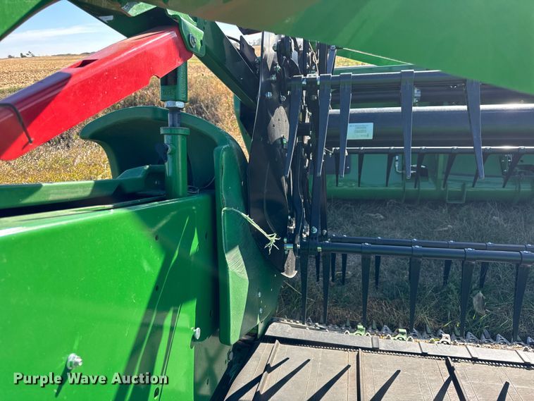 image for item YA1348 2022 John Deere RD40F Hydraflex flex draper head