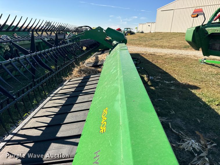 image for item YA1348 2022 John Deere RD40F Hydraflex flex draper head
