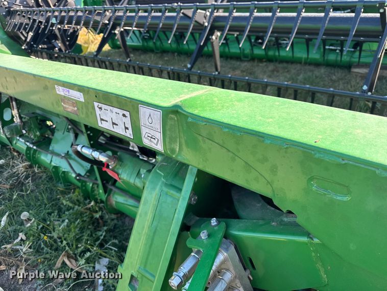 image for item YA1348 2022 John Deere RD40F Hydraflex flex draper head