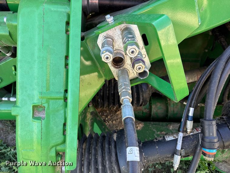 image for item YA1348 2022 John Deere RD40F Hydraflex flex draper head