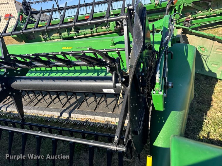 image for item YA1348 2022 John Deere RD40F Hydraflex flex draper head