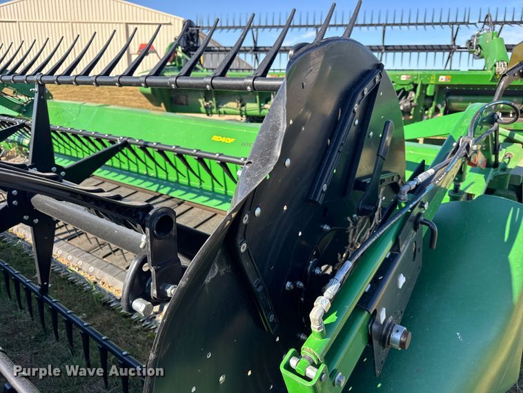 image for item YA1348 2022 John Deere RD40F Hydraflex flex draper head
