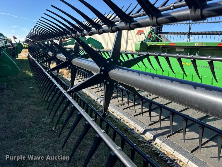 image for item YA1348 2022 John Deere RD40F Hydraflex flex draper head