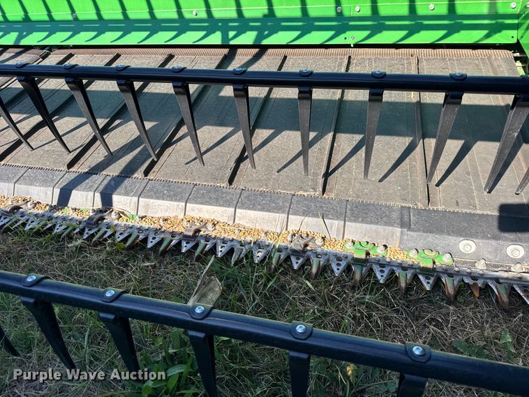 image for item YA1348 2022 John Deere RD40F Hydraflex flex draper head