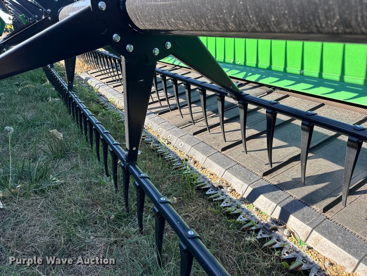 image for item YA1348 2022 John Deere RD40F Hydraflex flex draper head