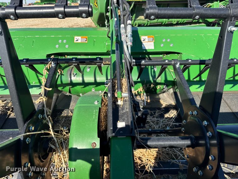 image for item YA1348 2022 John Deere RD40F Hydraflex flex draper head