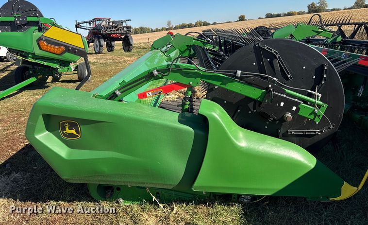 image for item YA1348 2022 John Deere RD40F Hydraflex flex draper head