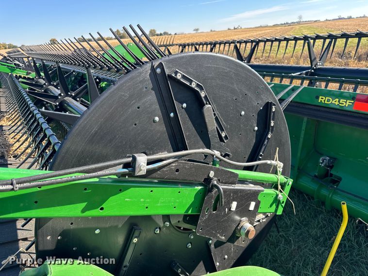 image for item YA1348 2022 John Deere RD40F Hydraflex flex draper head