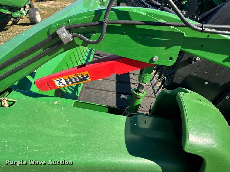 image for item YA1348 2022 John Deere RD40F Hydraflex flex draper head
