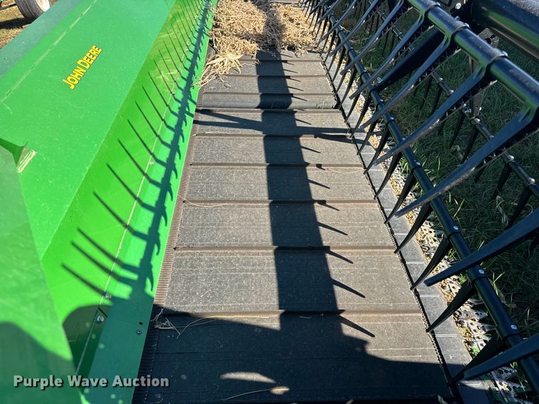 image for item YA1348 2022 John Deere RD40F Hydraflex flex draper head