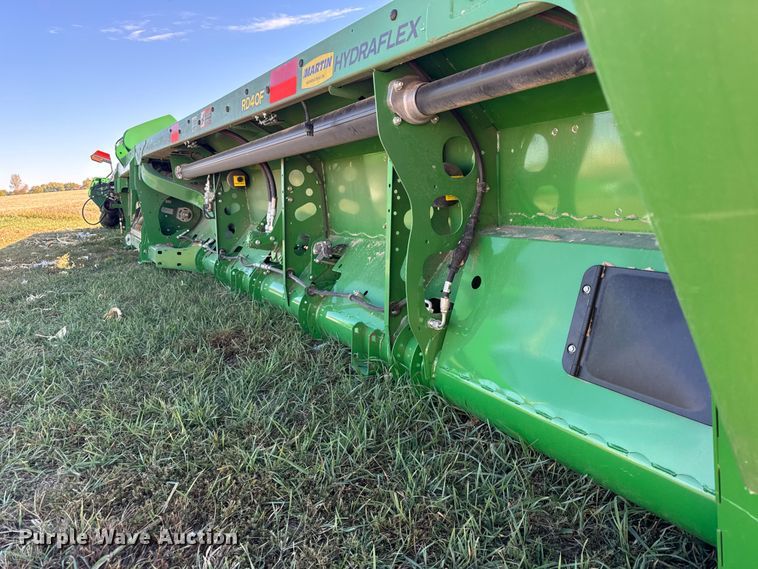 image for item YA1348 2022 John Deere RD40F Hydraflex flex draper head