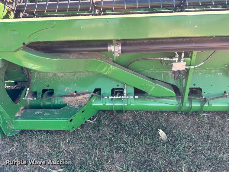image for item YA1348 2022 John Deere RD40F Hydraflex flex draper head