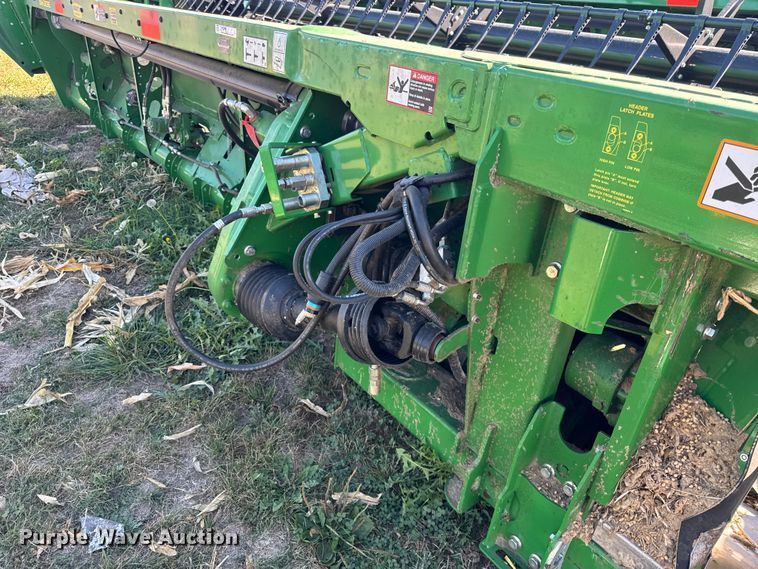 image for item YA1348 2022 John Deere RD40F Hydraflex flex draper head