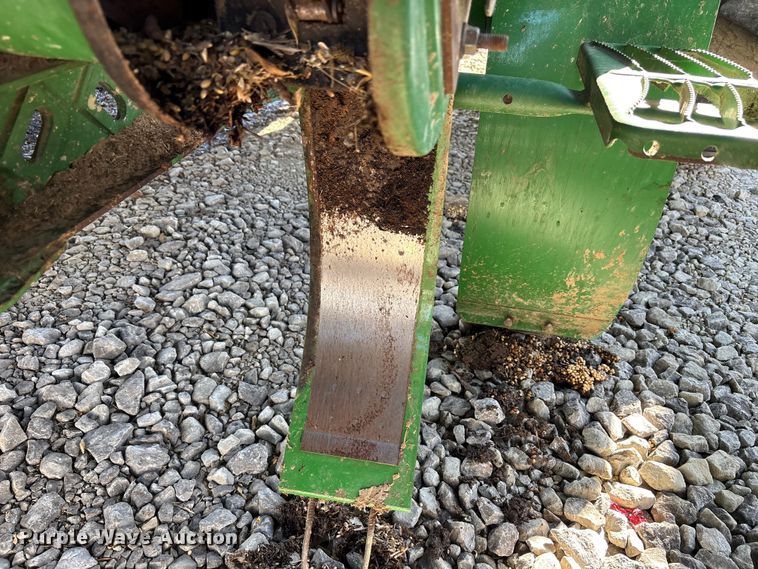 image for item YA1353 2007 John Deere 9660 STS combine