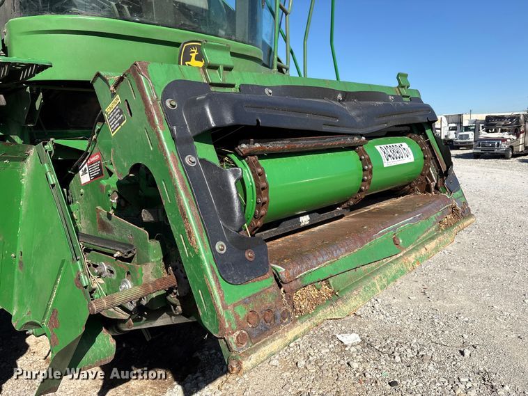 image for item YA1353 2007 John Deere 9660 STS combine