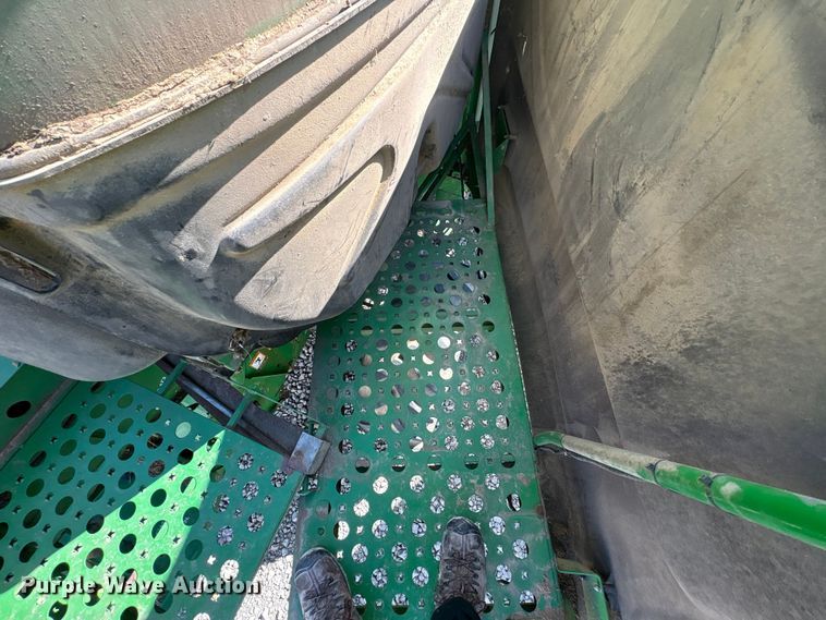 image for item YA1353 2007 John Deere 9660 STS combine