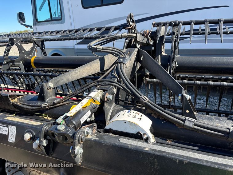 image for item YA1360 2019 MacDon FD140 flex draper head