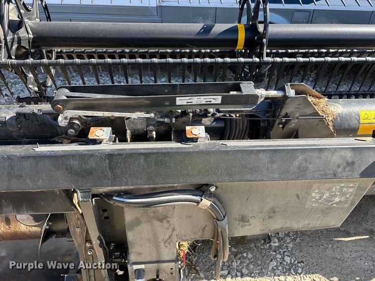 image for item YA1360 2019 MacDon FD140 flex draper head