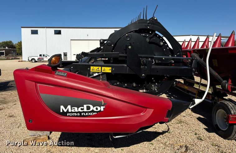 image for item YA1379 2015 MacDon FD75S flex draper head