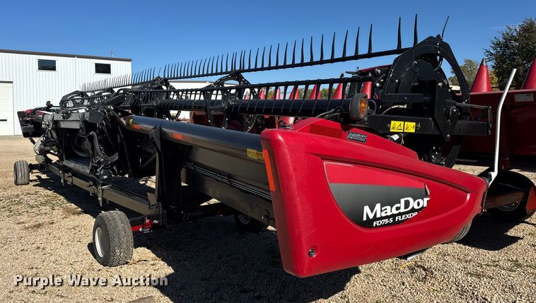 image for item YA1379 2015 MacDon FD75S flex draper head