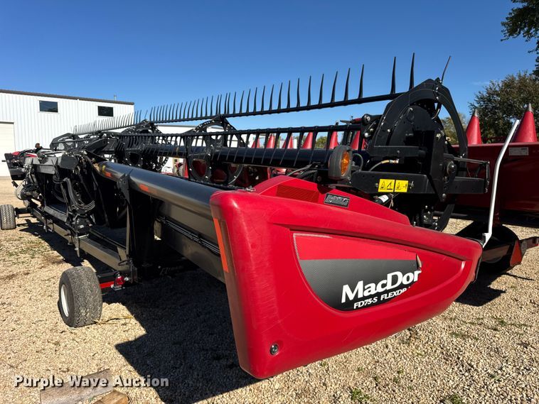 image for item YA1379 2015 MacDon FD75S flex draper head