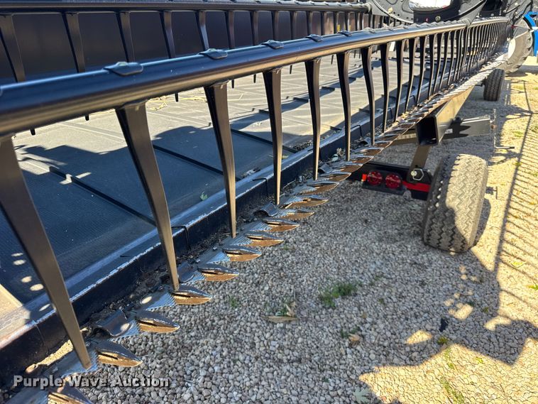 image for item YA1379 2015 MacDon FD75S flex draper head