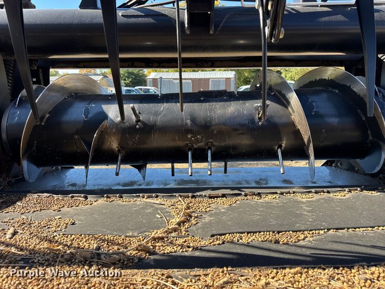 image for item YA1379 2015 MacDon FD75S flex draper head