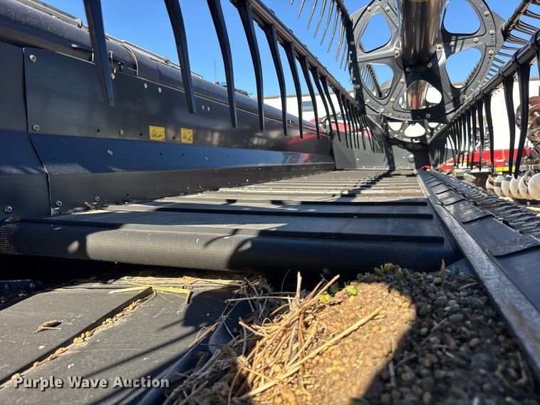 image for item YA1379 2015 MacDon FD75S flex draper head