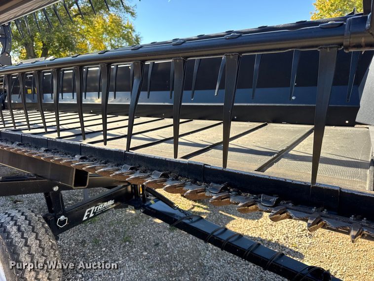 image for item YA1379 2015 MacDon FD75S flex draper head