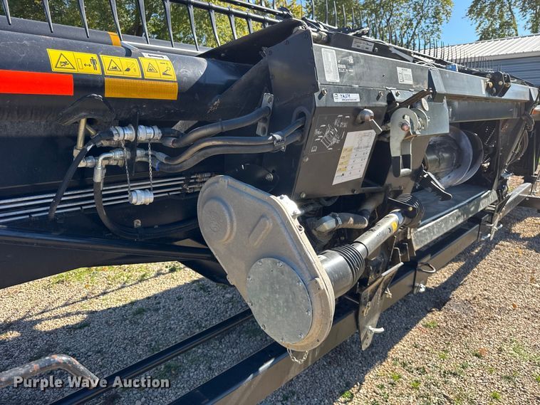 image for item YA1379 2015 MacDon FD75S flex draper head