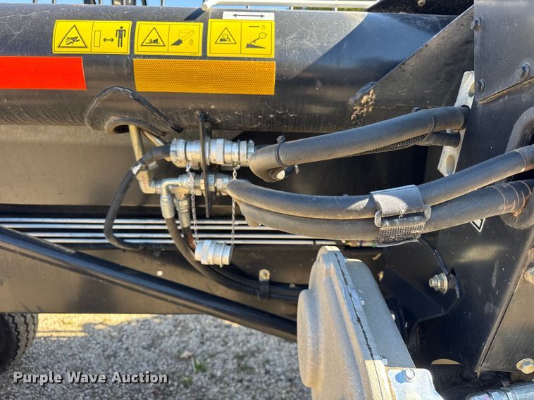 image for item YA1379 2015 MacDon FD75S flex draper head