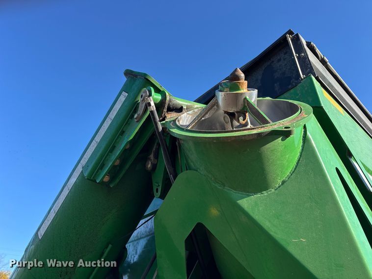 image for item YA1411 2011 Unverferth 1115 grain cart