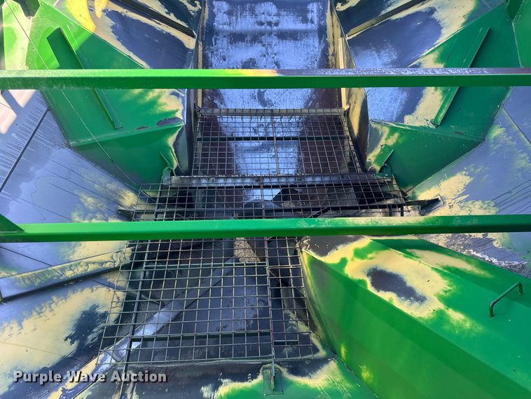 image for item YA1411 2011 Unverferth 1115 grain cart