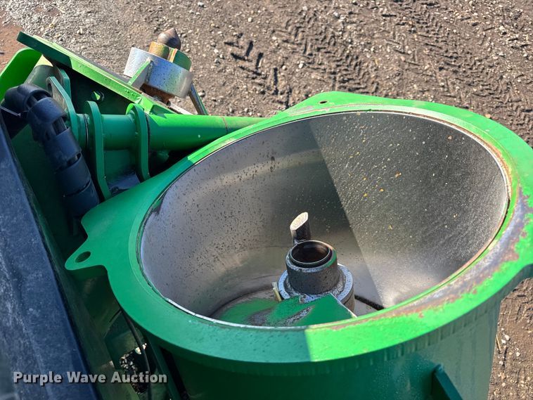 image for item YA1411 2011 Unverferth 1115 grain cart