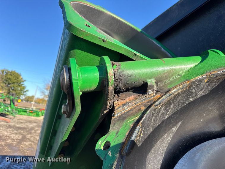 image for item YA1411 2011 Unverferth 1115 grain cart