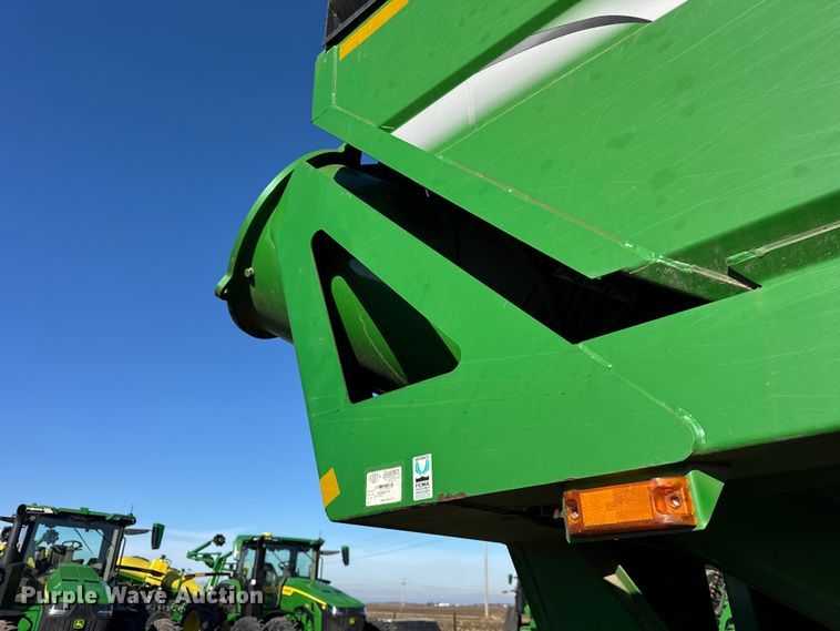 image for item YA1411 2011 Unverferth 1115 grain cart