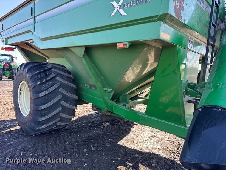 image for item YA1411 2011 Unverferth 1115 grain cart