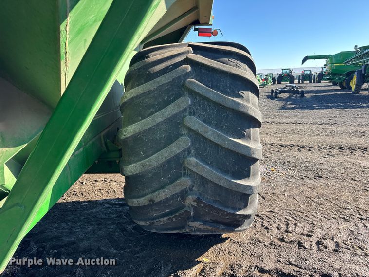 image for item YA1411 2011 Unverferth 1115 grain cart