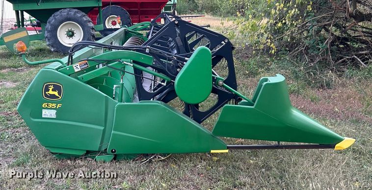 image for item YA1432 2005 John Deere 635F HydraFlex flex head