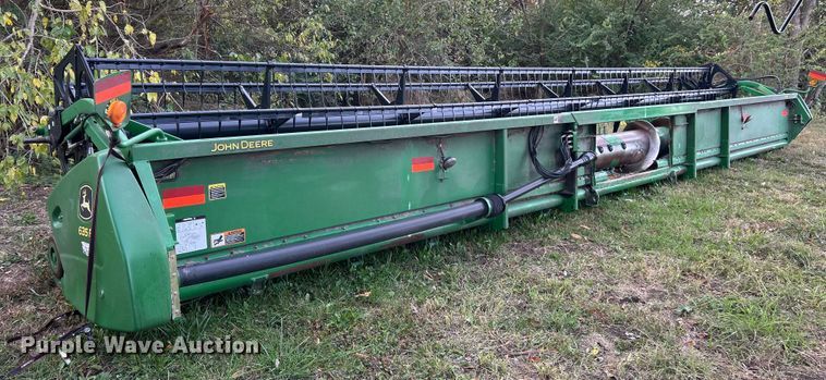 image for item YA1432 2005 John Deere 635F HydraFlex flex head