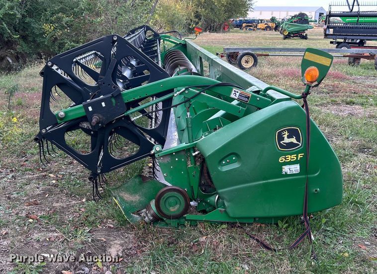 image for item YA1432 2005 John Deere 635F HydraFlex flex head